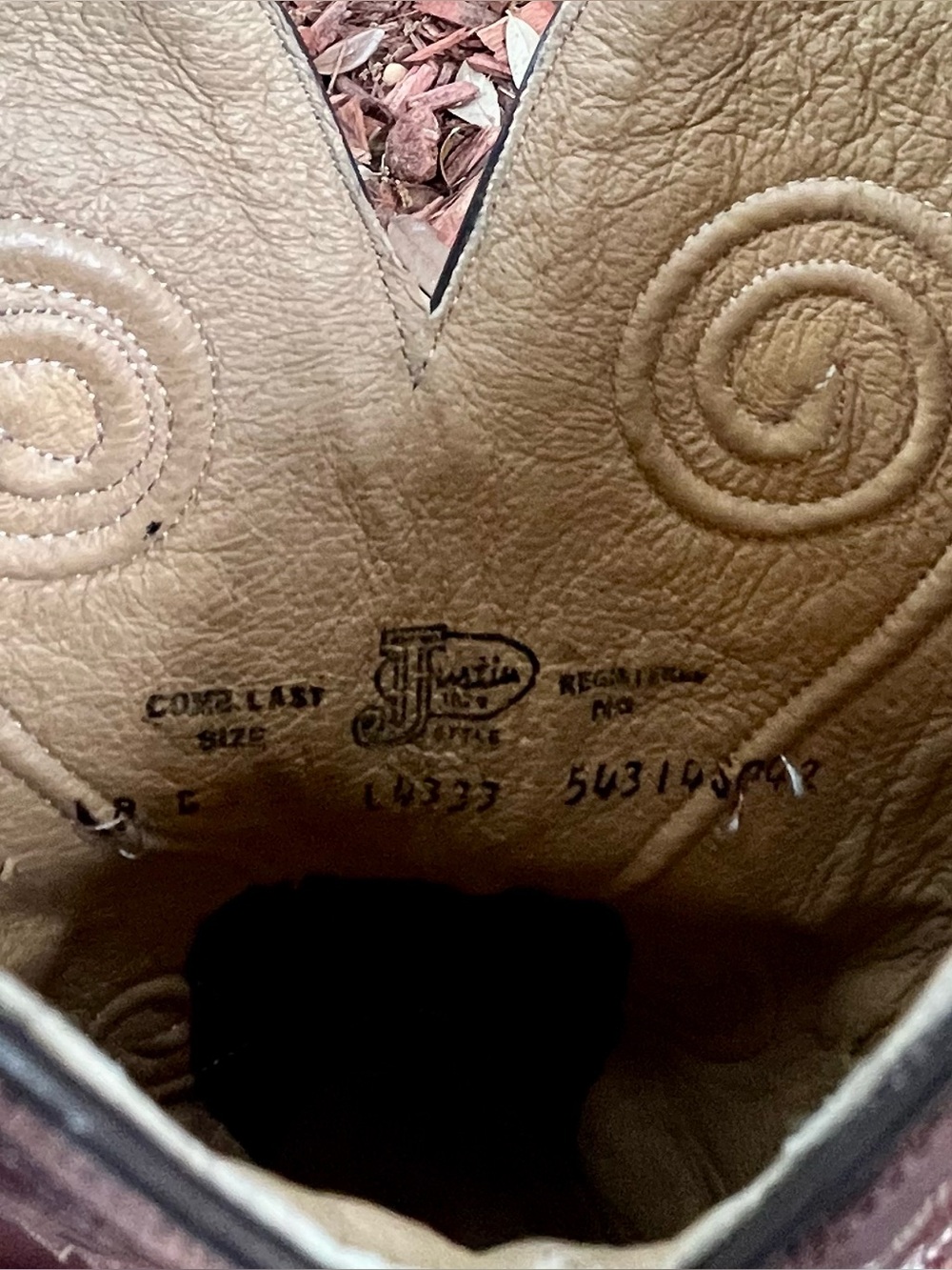 Justin Women’s Brown Embroidered Leather Cowboy Boots - Picture 8 of 15